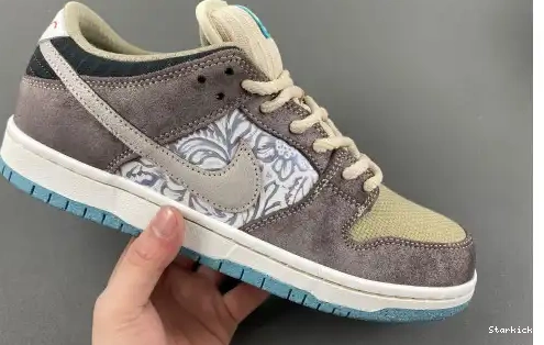 FZ3129-200  Low Savings Nike Big SB Dunk Money 0610